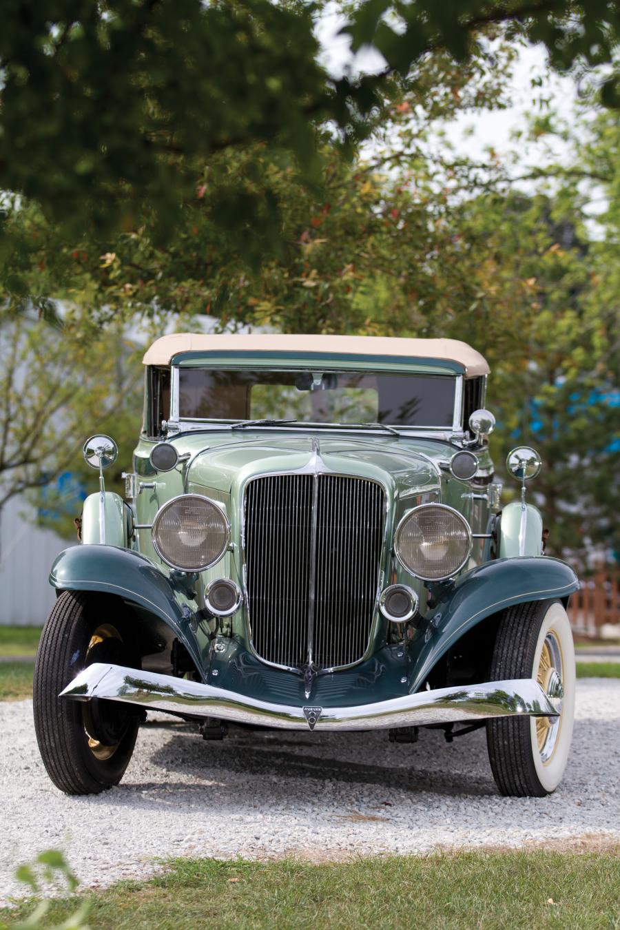  Auburn 8-105 Salon Dual Ratio Convertible Sedan 1933 года  (фото 5 из 48)